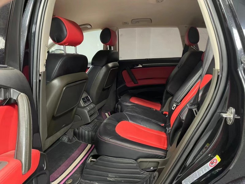 成都12年奥迪Q77