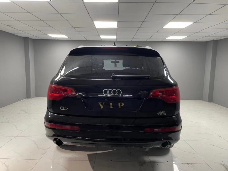 成都12年奥迪Q79