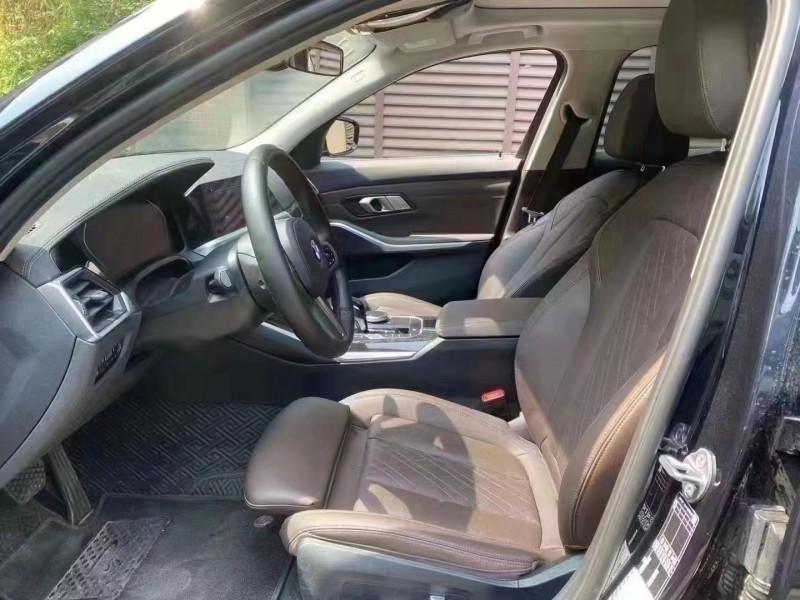 成都22年宝马3系4