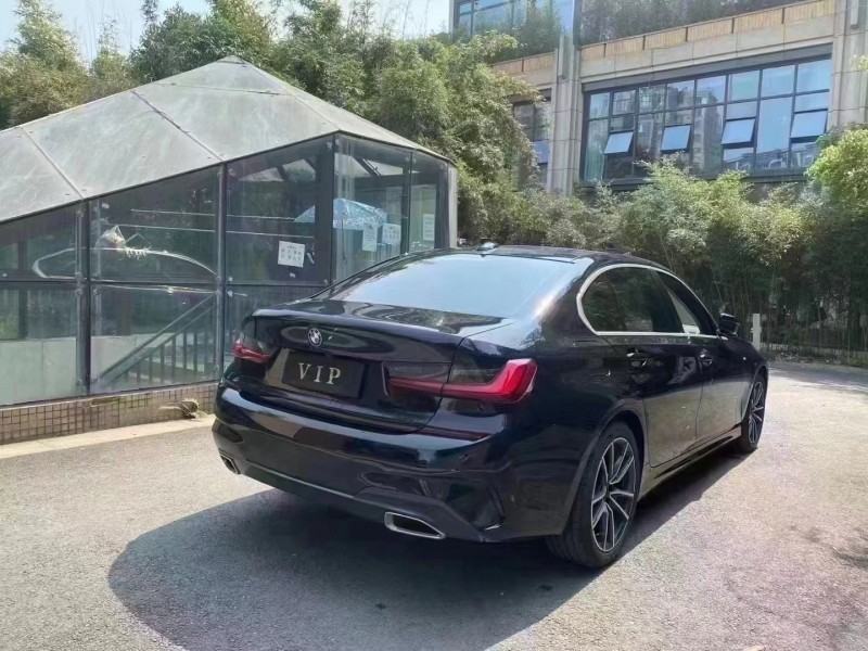 成都22年宝马3系8