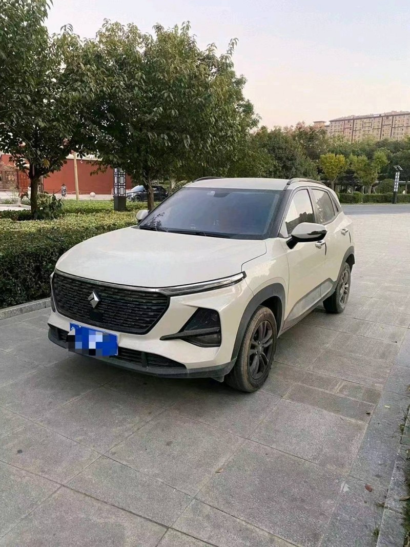 東營22年寶駿RS35