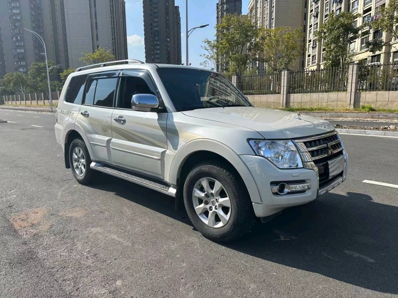 苏州20年三菱帕杰罗3