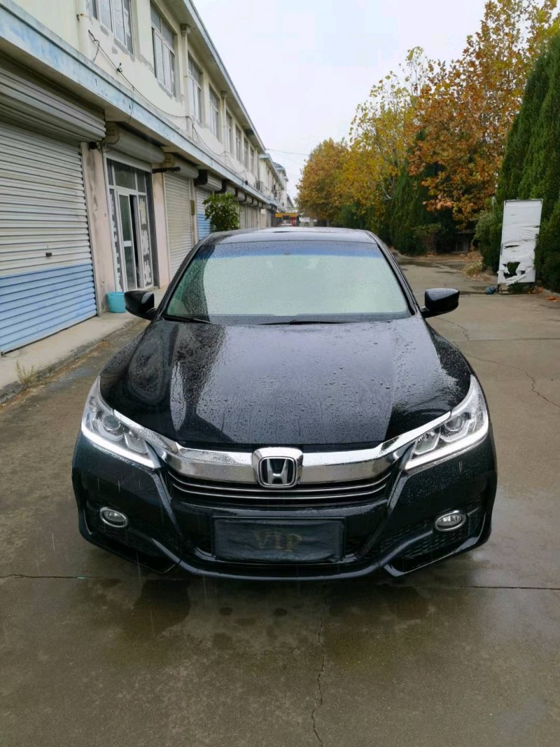 青岛16年本田雅阁1