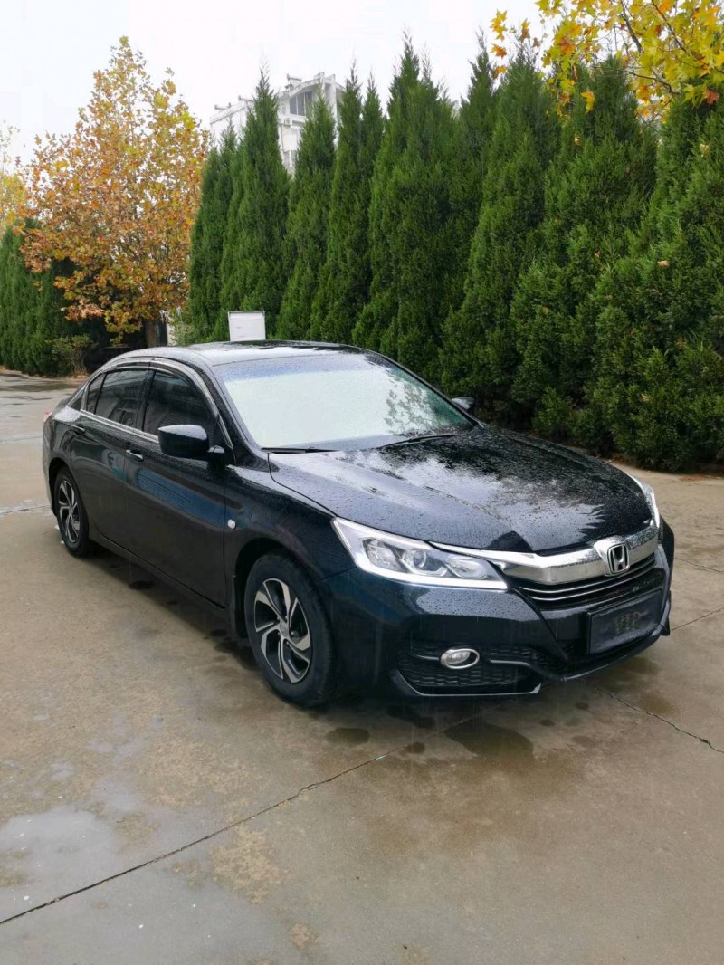 青岛16年本田雅阁2