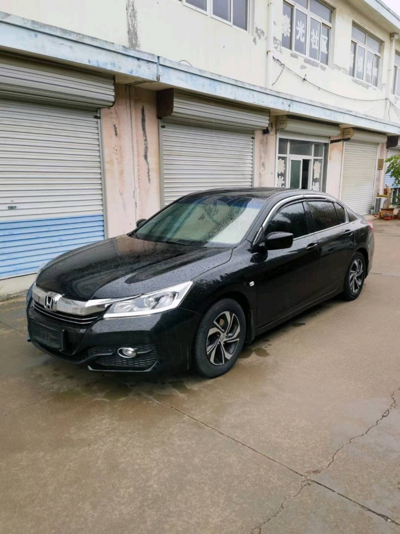 青岛16年本田雅阁3