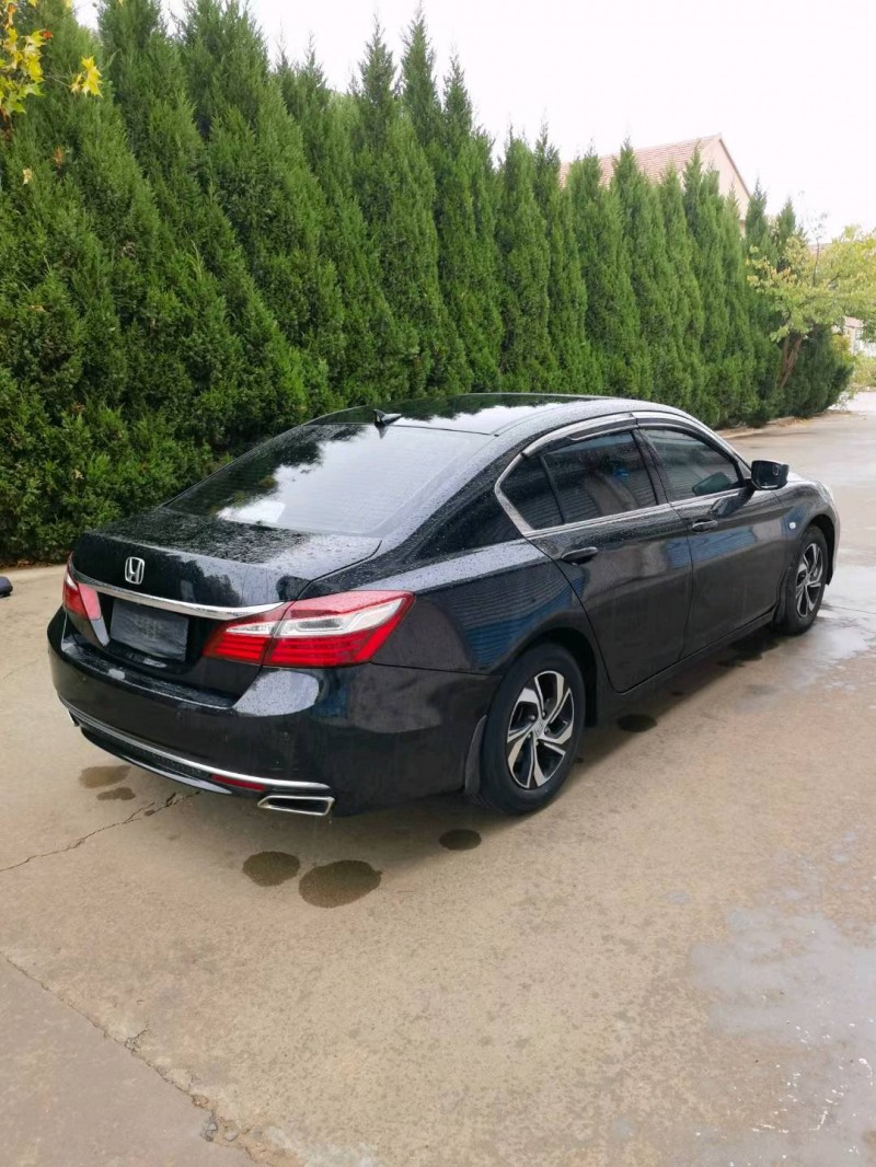 青岛16年本田雅阁8