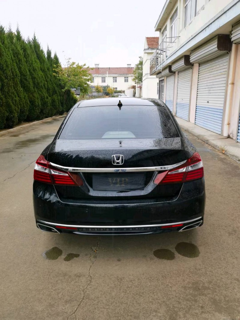 青岛16年本田雅阁9