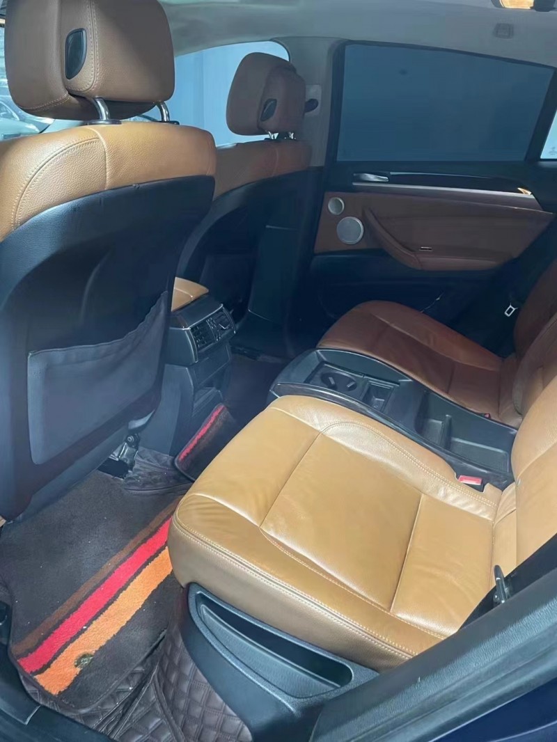 成都12年宝马X67