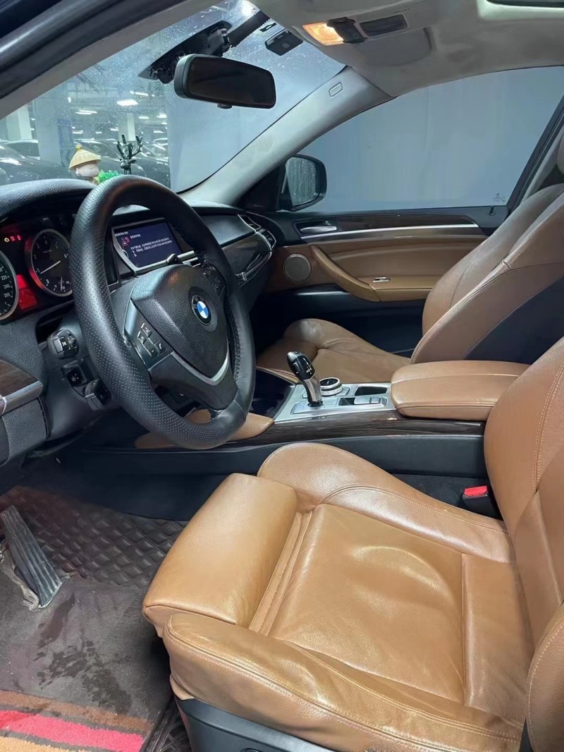 成都12年宝马X68