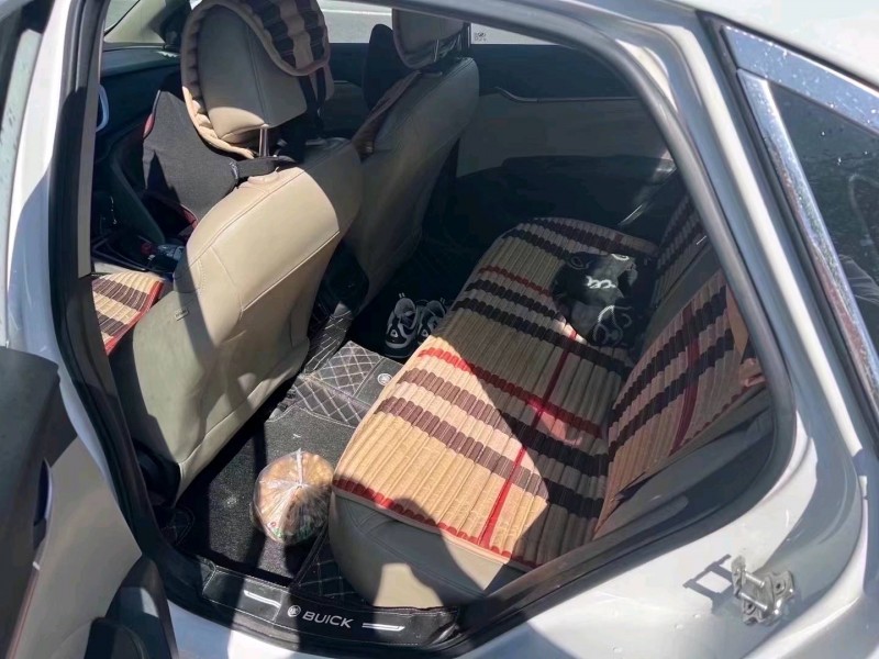 潍坊17年别克英朗5