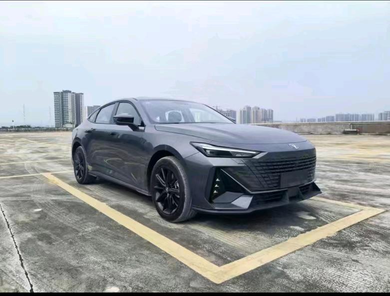 重庆23年长安汽车UNI-V2