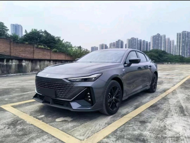 重庆23年长安汽车UNI-V3