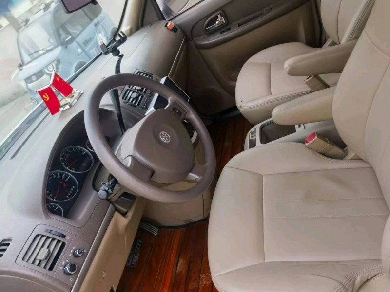 保定16年别克GL86