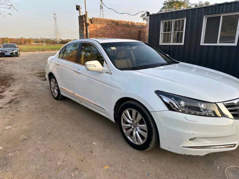 保定13年本田雅阁2