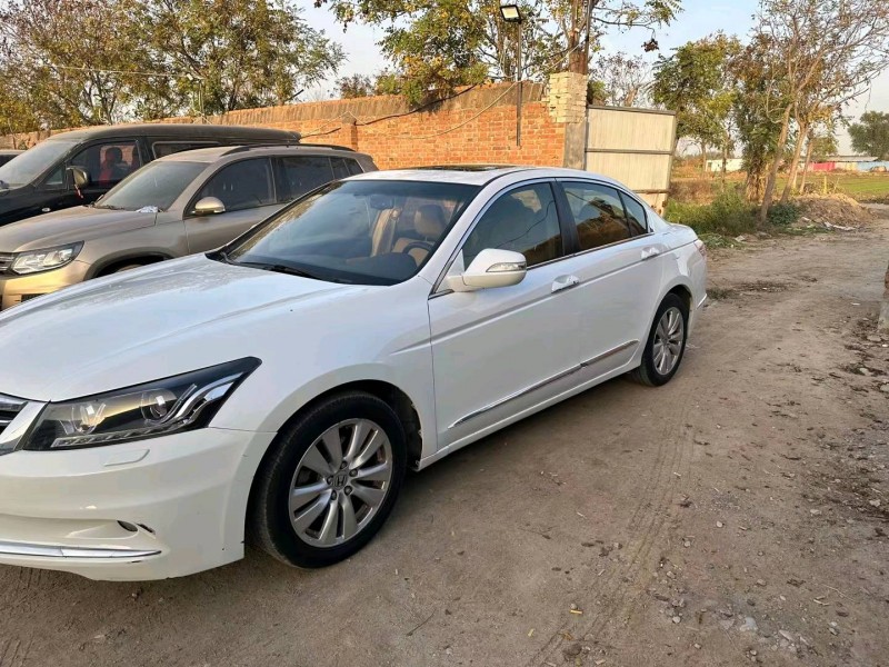 保定13年本田雅阁3