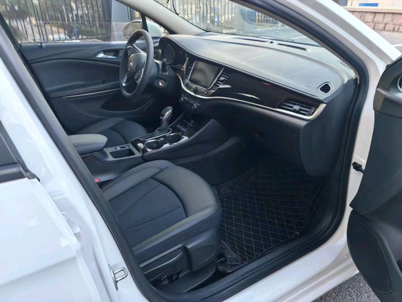 枣庄18年别克威朗5