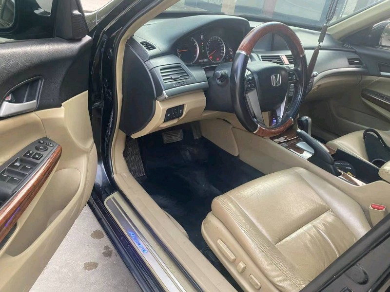 保定12年本田雅阁8