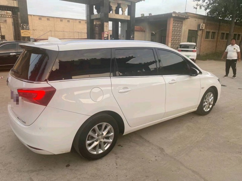 保定21年别克GL67