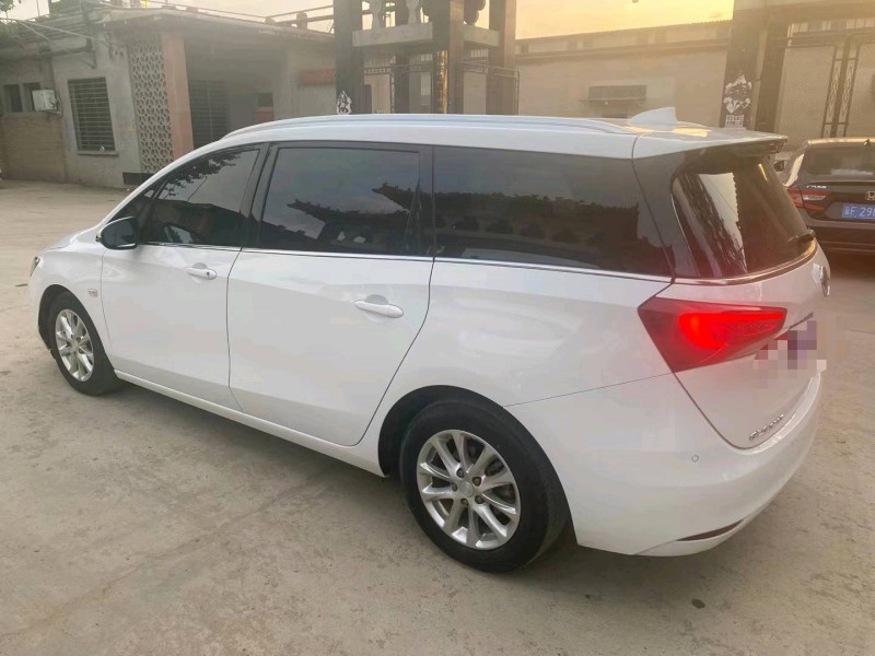 保定21年别克GL68