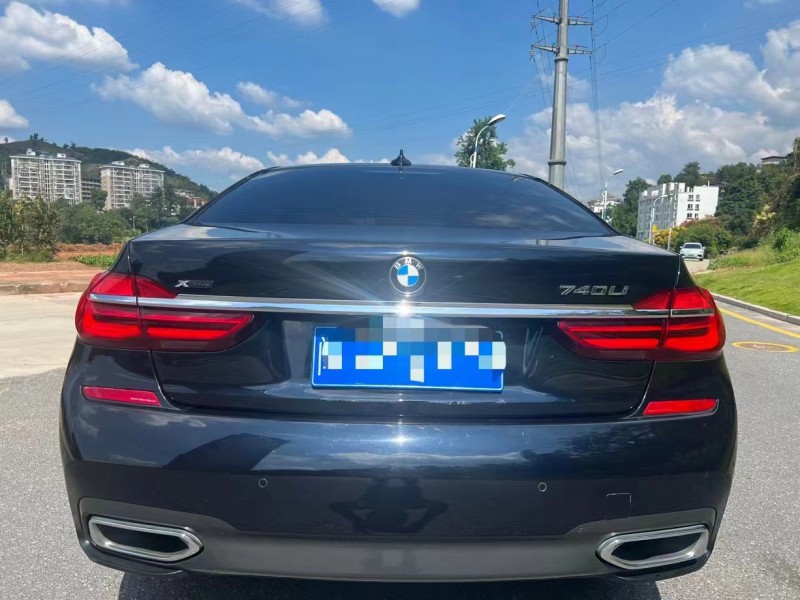 三明18年宝马7系9