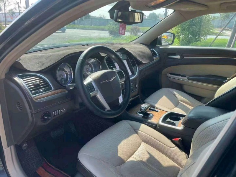 鄂州14年克萊斯勒300C9
