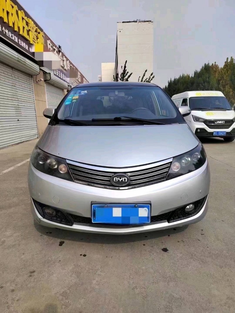 东营12年比亚迪M61