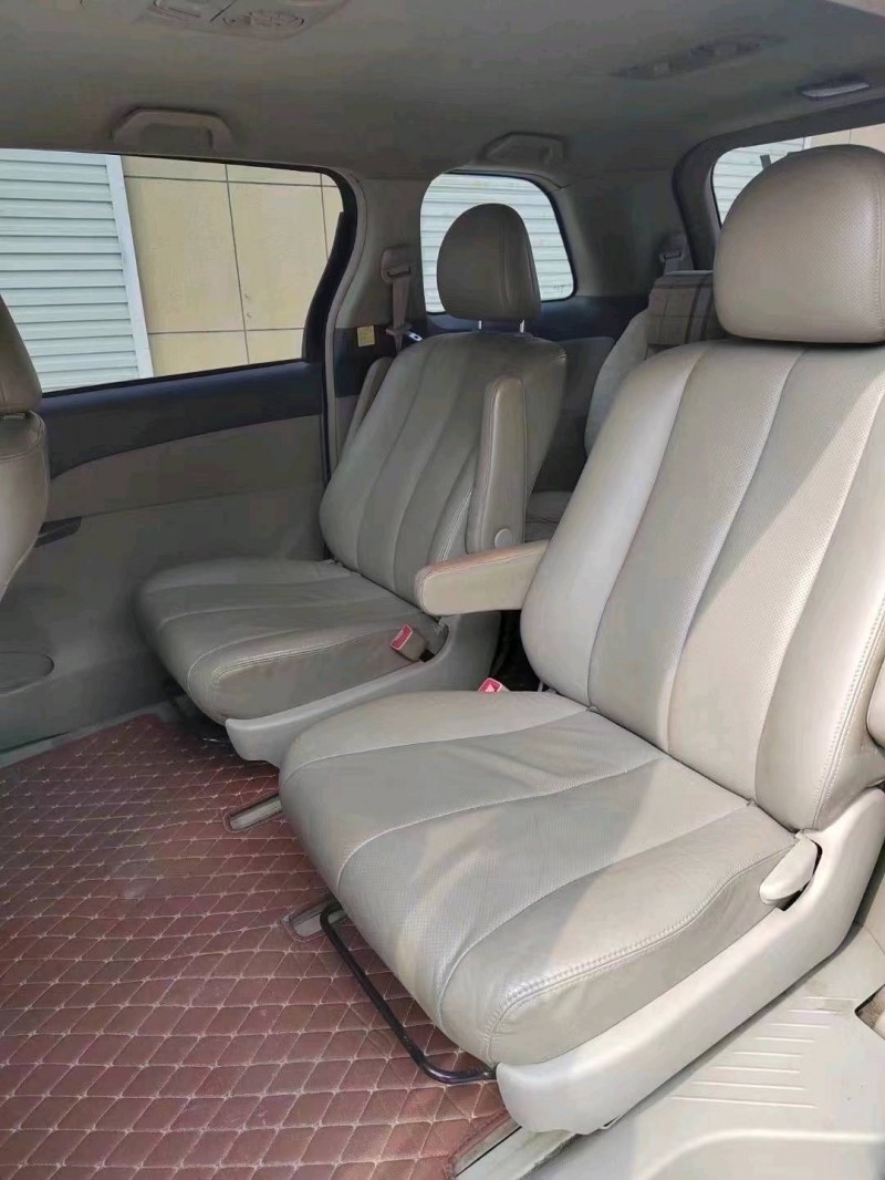 东营12年比亚迪M66