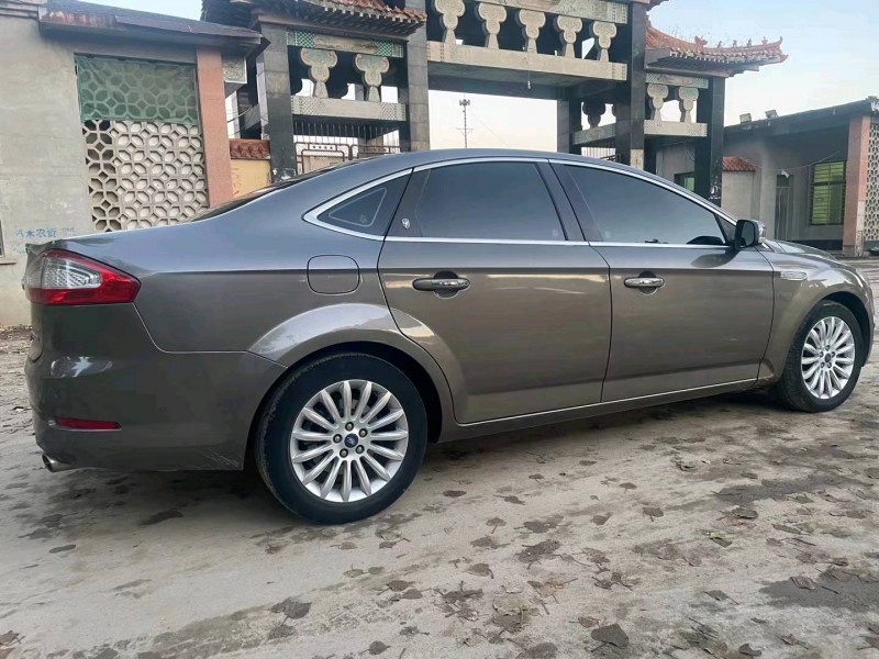 保定12年福特蒙迪欧-致胜5