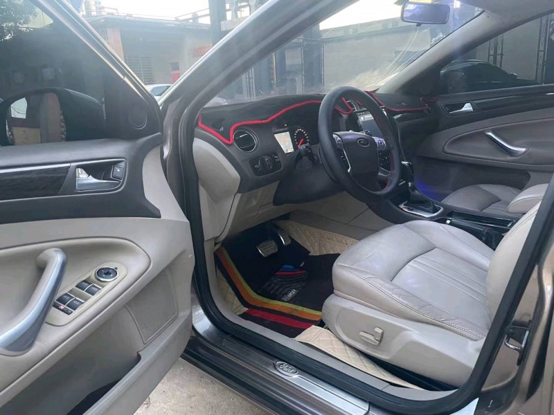 保定12年福特蒙迪欧-致胜8