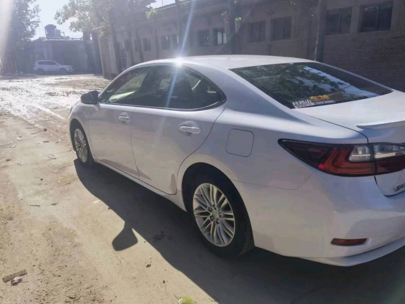 保定15年雷克萨斯ES4