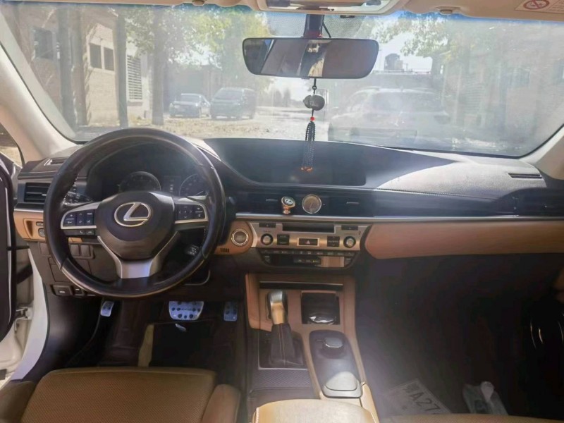 保定15年雷克萨斯ES6