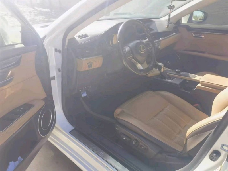 保定15年雷克萨斯ES8