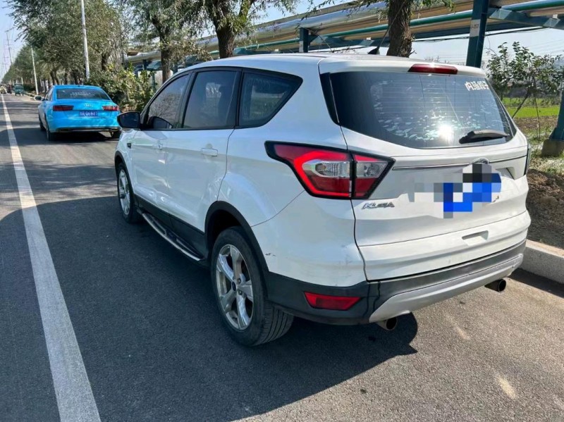 东营17年福特翼虎6