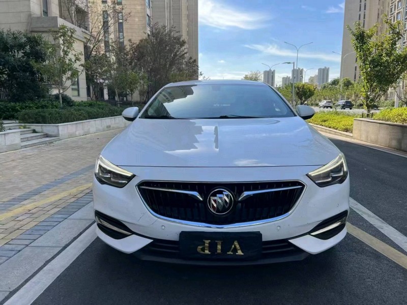 苏州18年别克君威1