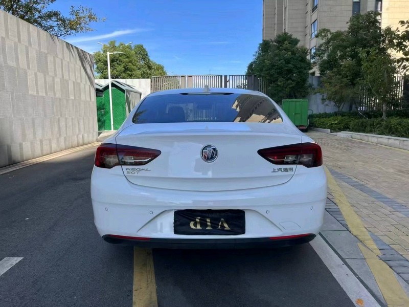 苏州18年别克君威9