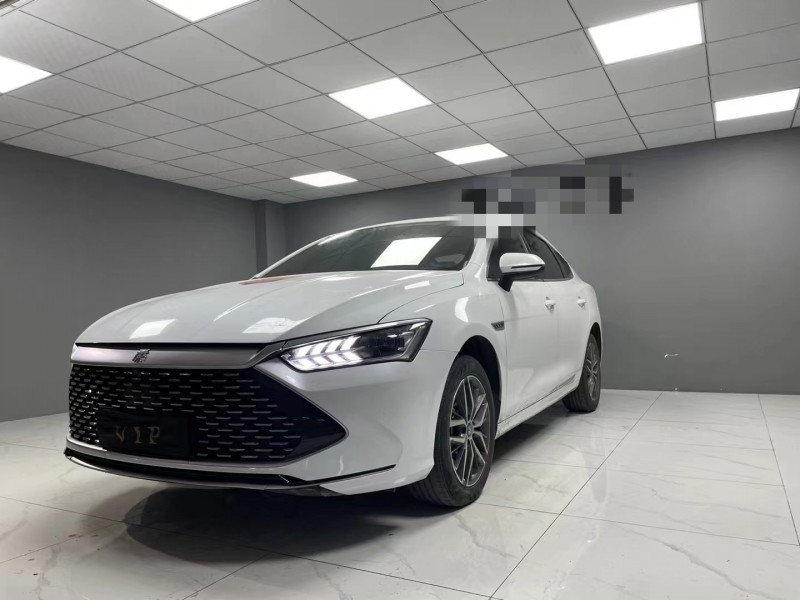 成都23年比亚迪秦3