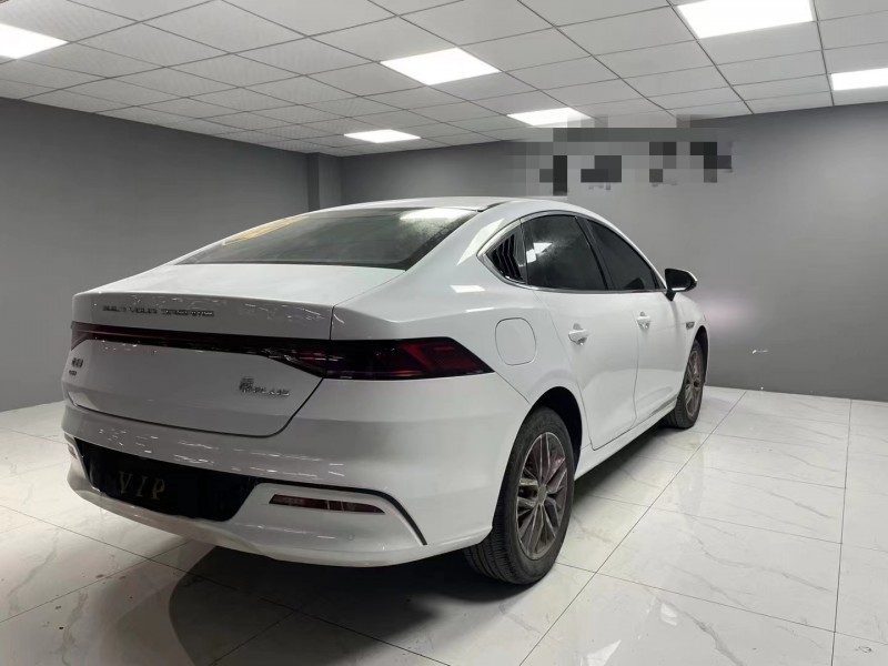 成都23年比亚迪秦8