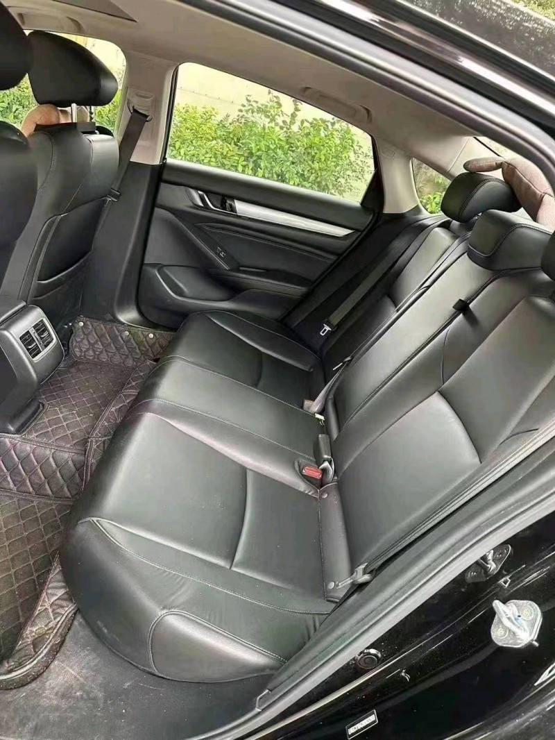 深圳21年本田雅阁3