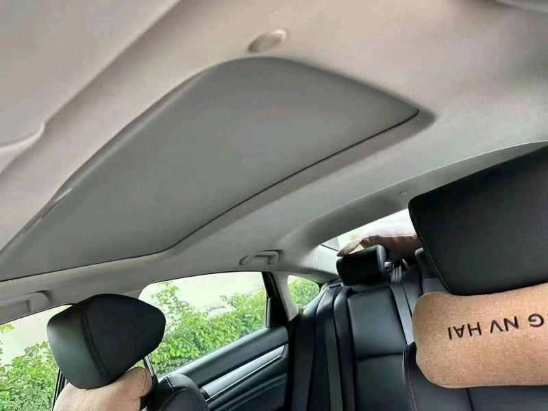 深圳21年本田雅阁4