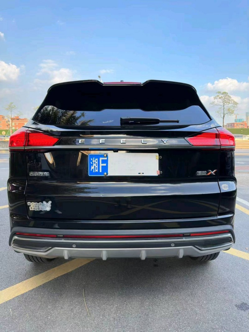 佛山22年吉利博越9