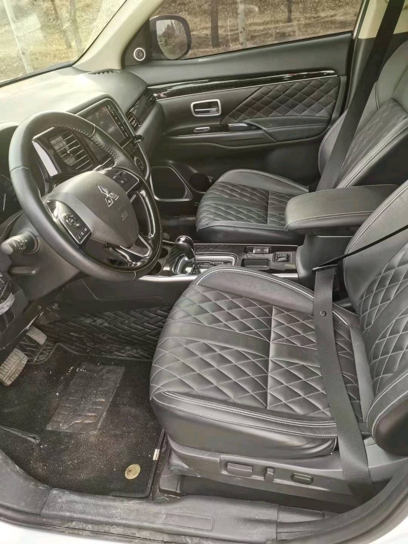 邯郸22年三菱欧蓝德8