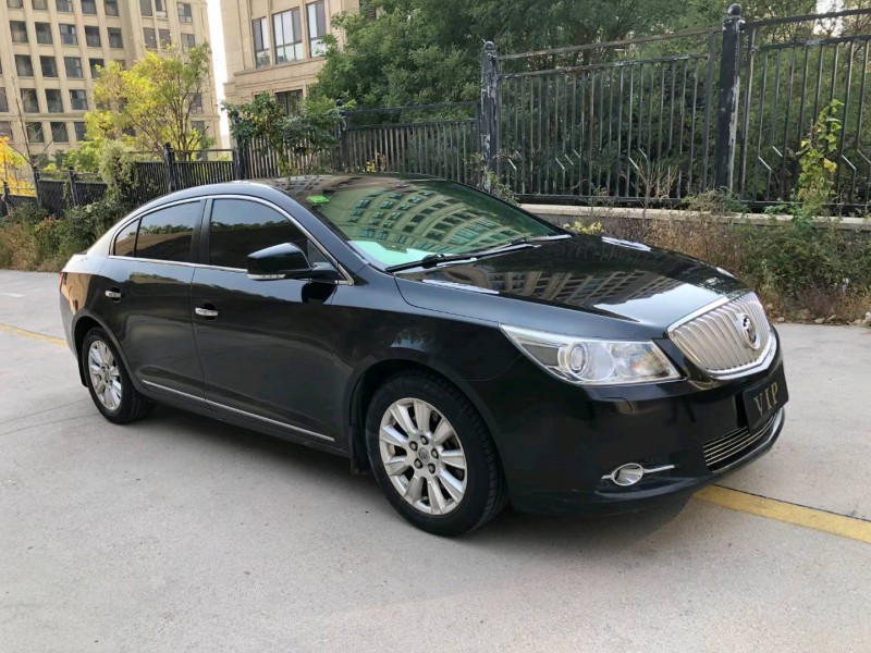 枣庄10年别克君越2