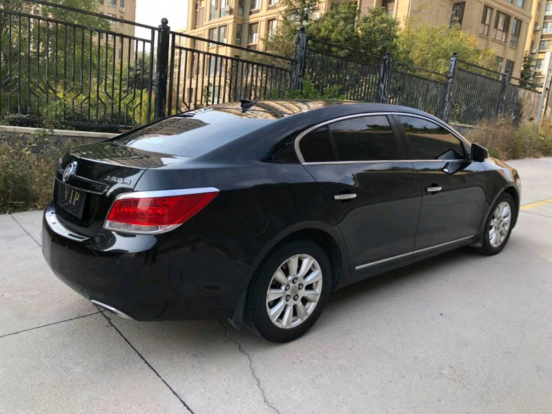 枣庄10年别克君越4