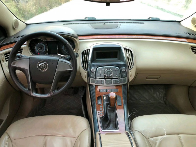 枣庄10年别克君越5