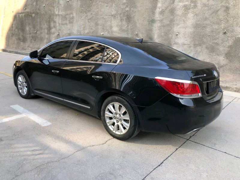 枣庄10年别克君越7