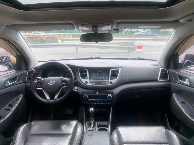 佛山17年现代途胜7