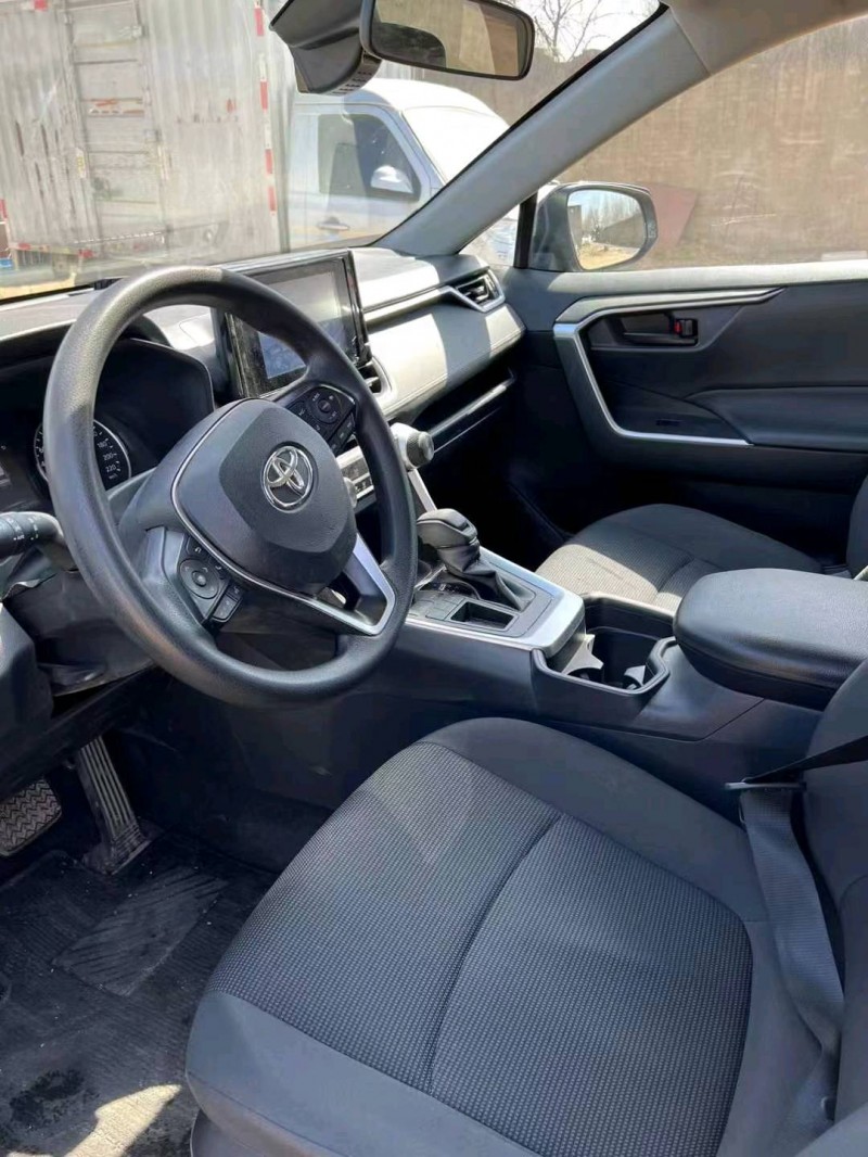 安陽21年豐田RAV4榮放8