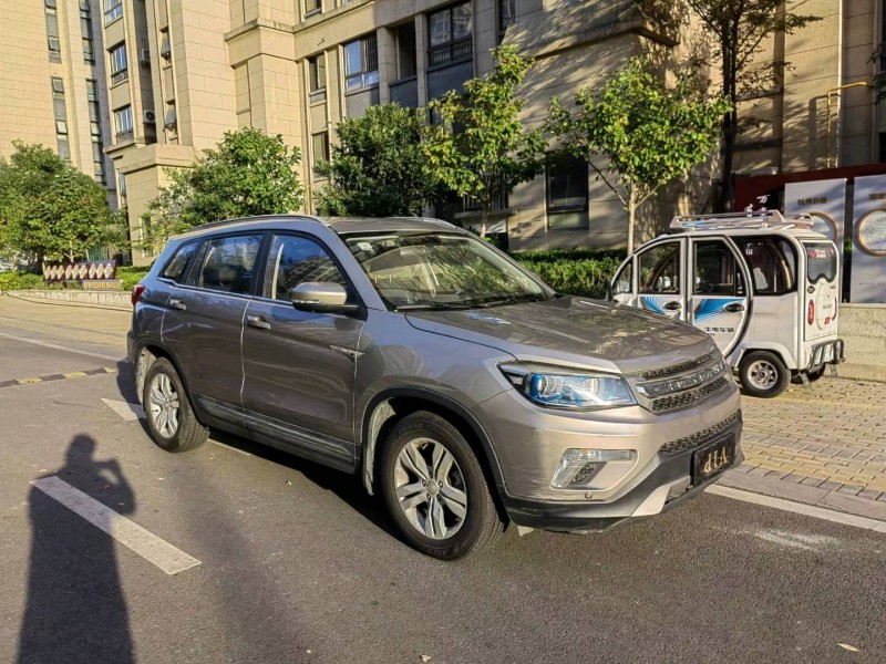 苏州17年长安汽车CS752