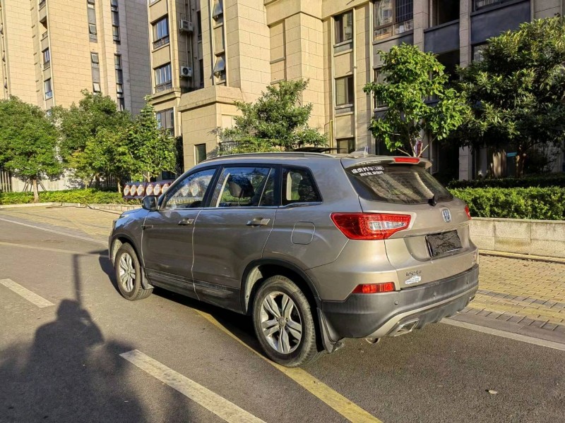 苏州17年长安汽车CS757