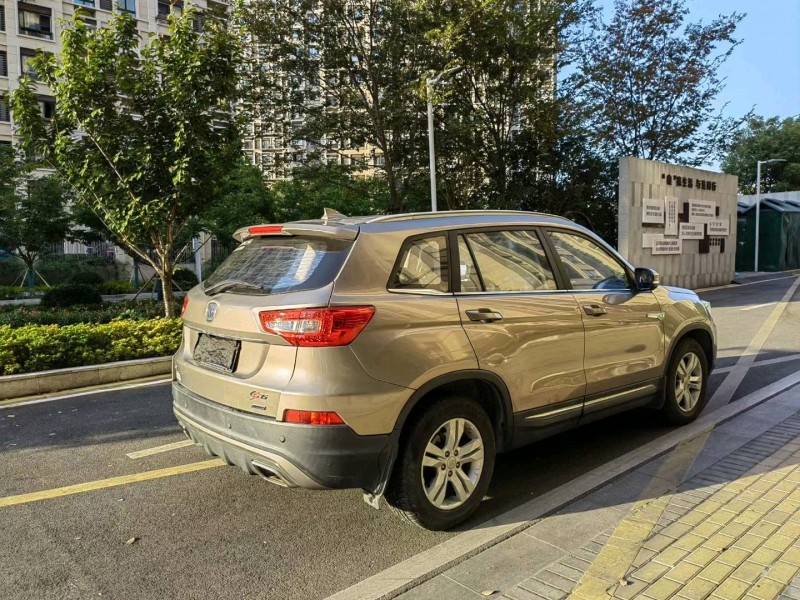 苏州17年长安汽车CS758